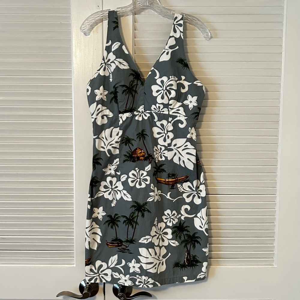 V-Neck Tropical Mini Dress in Gray & White